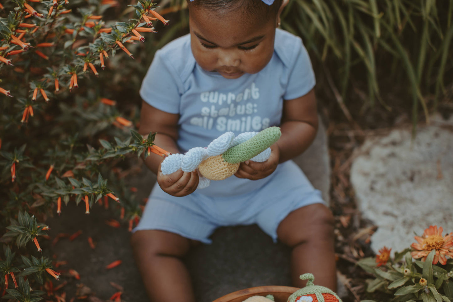 Pebblechild Baby Toy Friendly daisy-white rattle