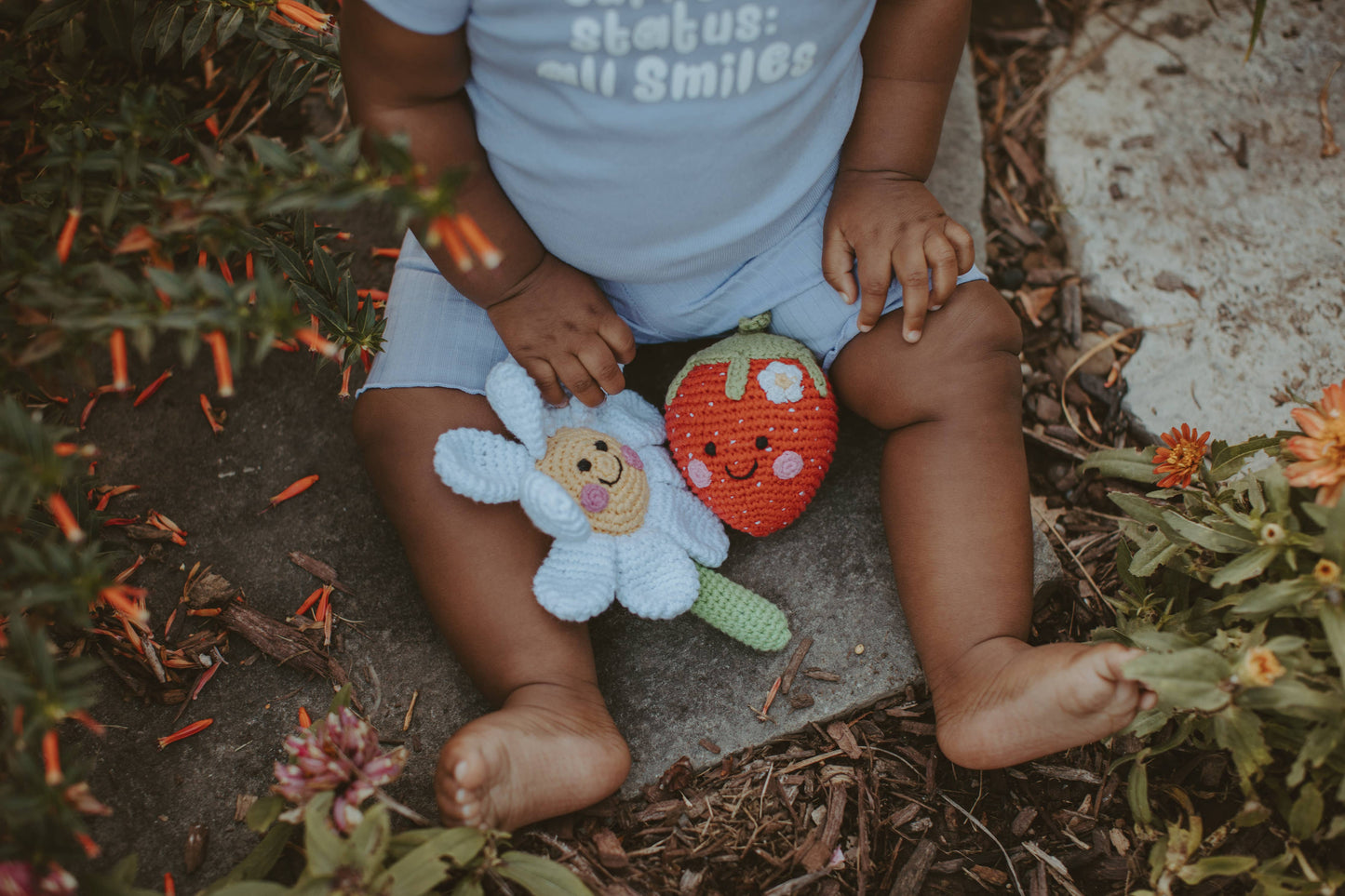 Pebblechild Baby Toy Friendly daisy-white rattle